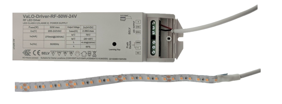 Einfarbiges LED-Band im Transformator